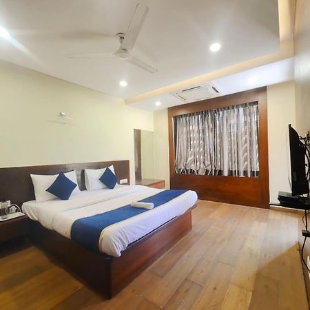 Sun Solitaire Pune Extérieur photo