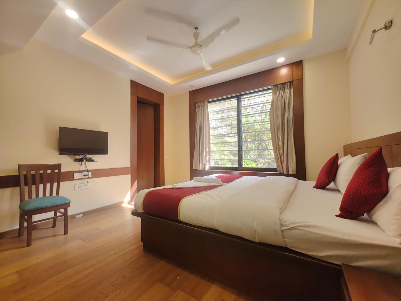 Sun Solitaire Pune Extérieur photo